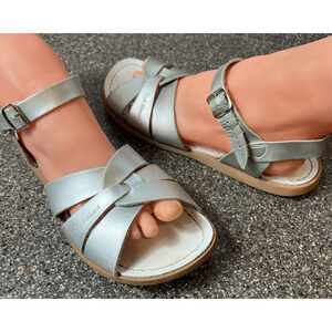 The Saltwater Sandal Hoyway Metallic Gray Leather Women Sz 10 Summer Casual Flat